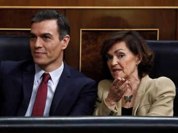 Carmen Calvo y Pedro Sánchez en el Congreso Carmen Calvo y Pedro Sánchez en el Congreso