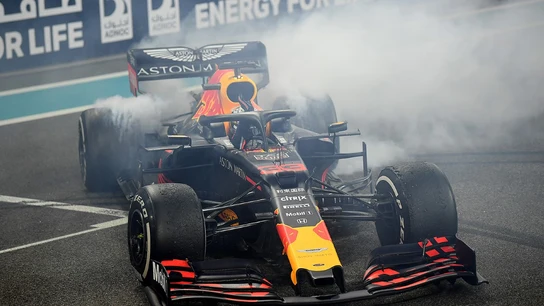 Max Verstappen renueva con Red Bull hasta 2023 Max Verstappen renueva con Red Bull hasta 2023