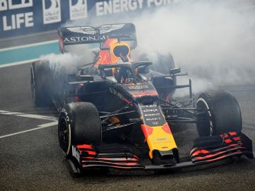 Max Verstappen renueva con Red Bull hasta 2023