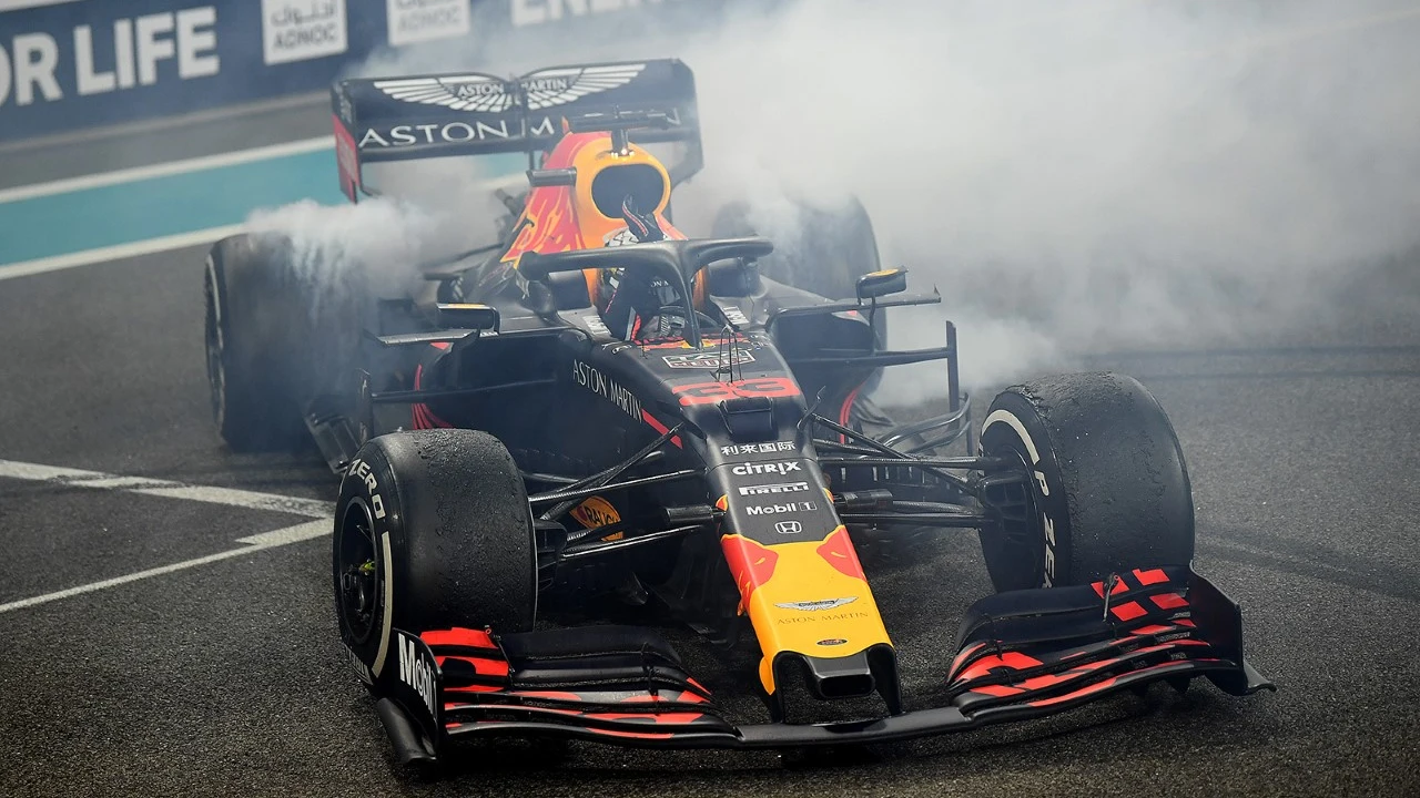 Max Verstappen renueva con Red Bull hasta 2023