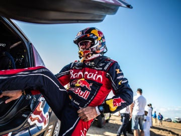 Carlos Sainz sigue líder del Dakar 2020 