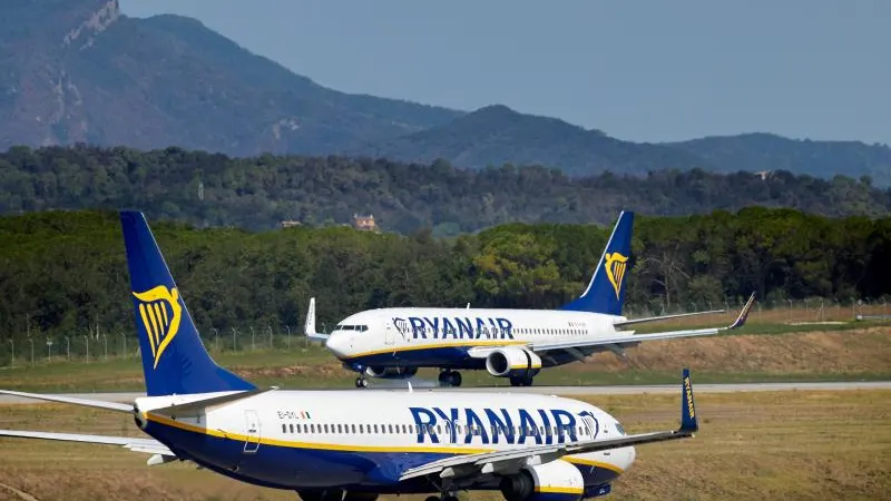 Dos aviones de Ryanair en un aeropuerto