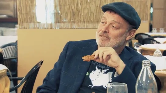 Pablo Carbonell se 'mete' en la chaquetilla de Chicote: "Yo creo que las tortillas industriales están mejor que estas" Pablo Carbonell se 'mete' en la chaquetilla de Chicote: "Yo creo que las tortillas industriales están mejor que estas"