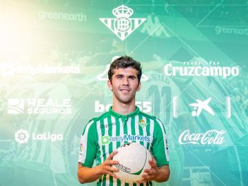Carles Aleñá presentado por el Real Betis Carles Aleñá presentado por el Real Betis