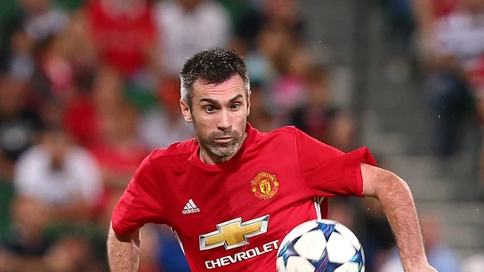 Gillespie jugando con el equipo de leyendas del United Gillespie jugando con el equipo de leyendas del United