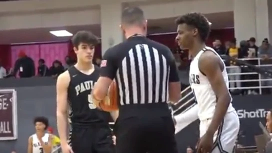 El hijo de LeBron James, en un partido de instituto. El hijo de LeBron James, en un partido de instituto.