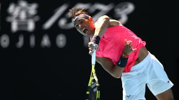 Rafa Nadal, al servicio en su partido contra Hugo Dellien