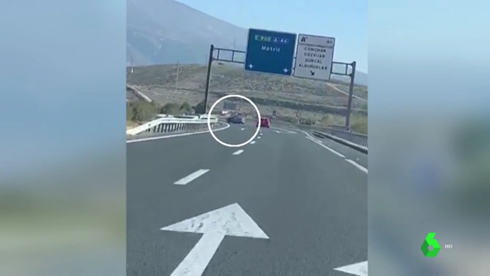 Detienen a un conductor por provocar el vuelco de un coche y darse a la fuga en la A-44 de Granada