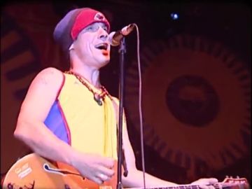 De Manu Chao y su himno de los inmigrantes a los éxitos del momento: Civera, Sonia y Selena o Coyote Dax De Manu Chao y su himno de los inmigrantes a los éxitos del momento: Civera, Sonia y Selena o Coyote Dax