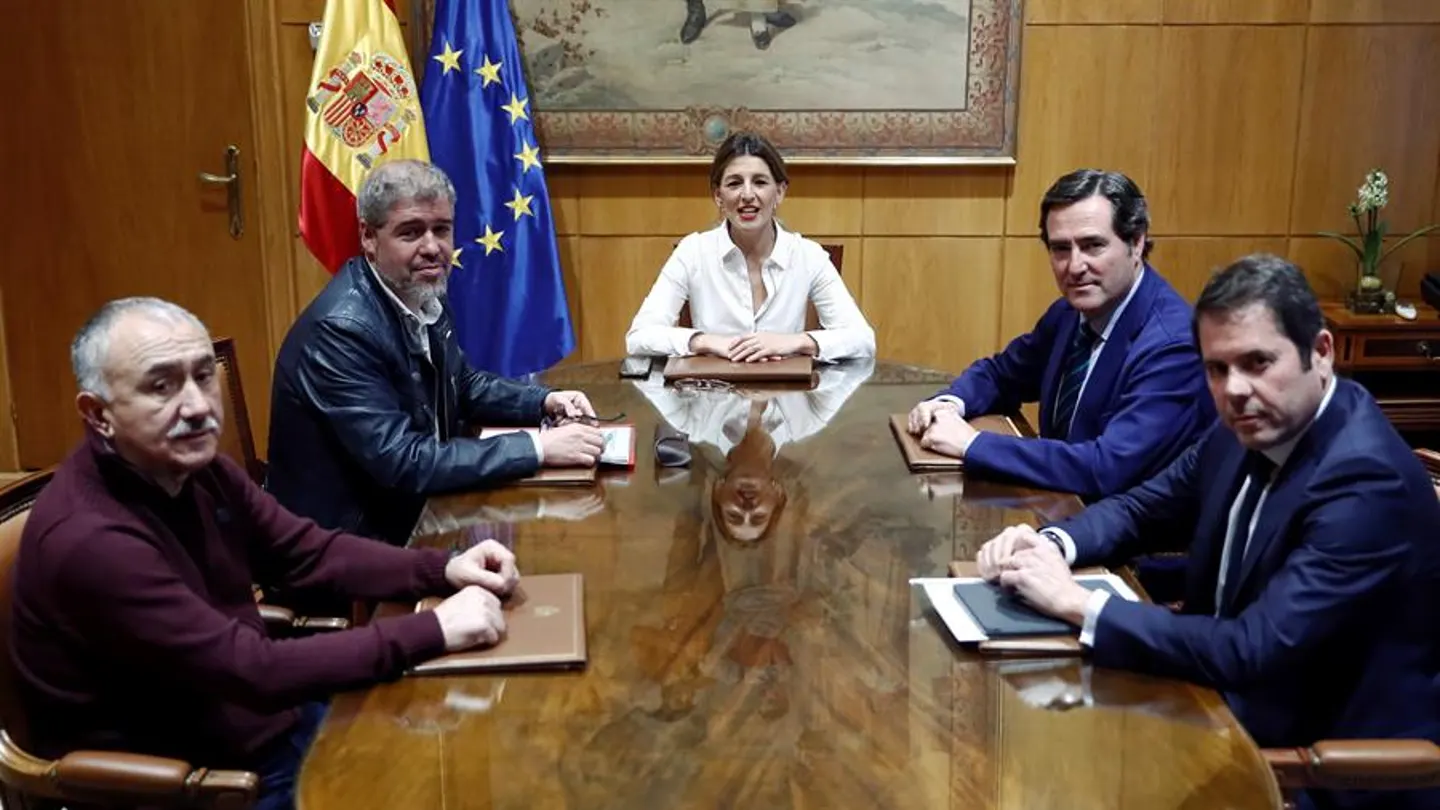 Reunión entre Gobierno y agentes sociales Reunión entre Gobierno y agentes sociales.