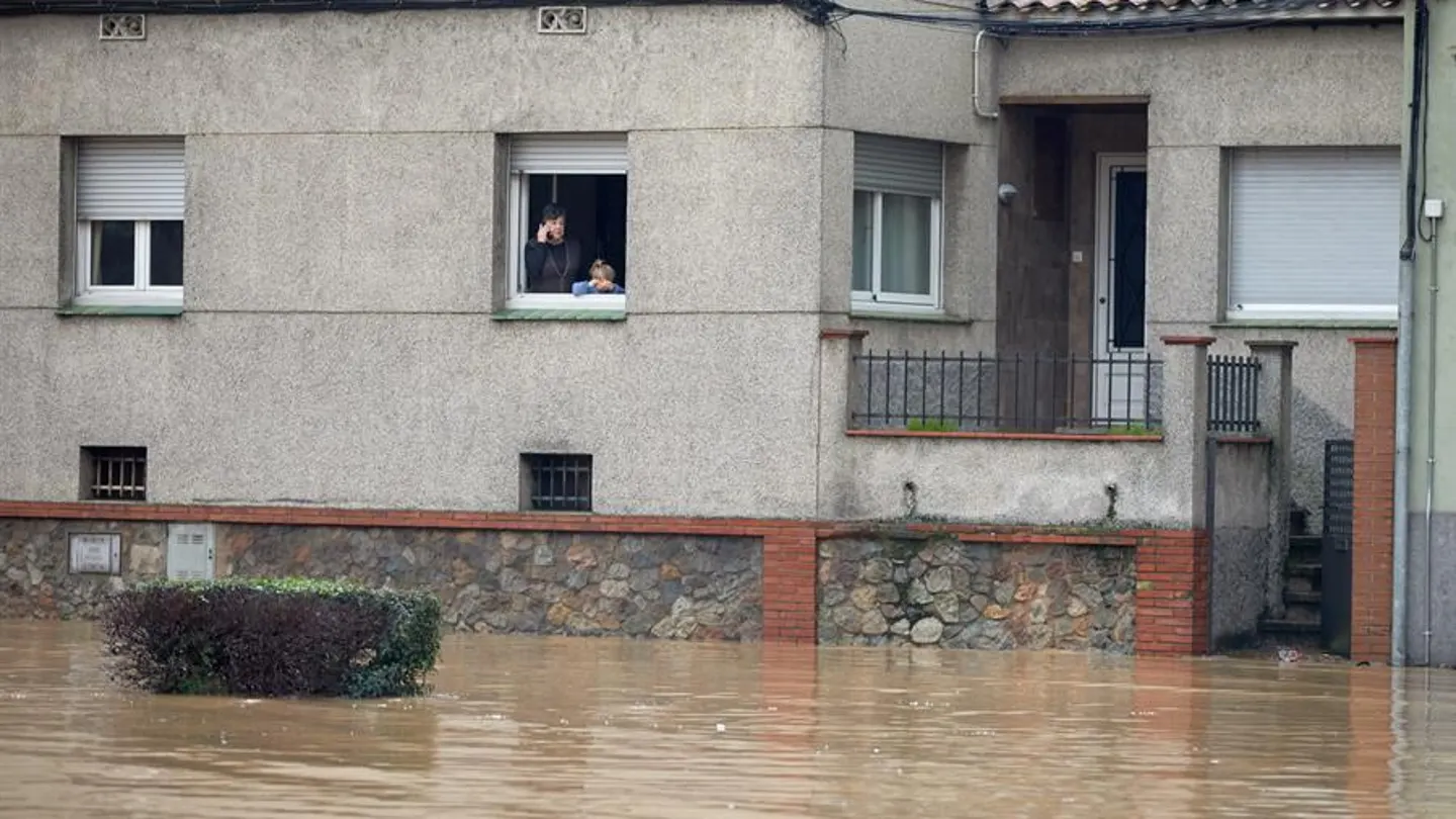 Se desbordan los ríos Ter y Fluvià en Girona y el Tordera en Barcelona Se desbordan los ríos Ter y Fluvià en Girona y el Tordera en Barcelona