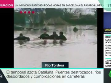 Los Mossos rescatan a un hombre en Malgrat aislado por la crecida del Ter Los Mossos rescatan a un hombre en Malgrat aislado por la crecida del Ter