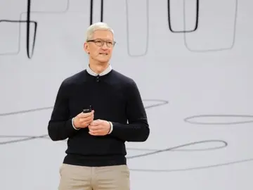 Apple Chicago wrapup Tim Cook welcomes Keynote audience to Lane Tech College Preparatory High School 03272018_643x397 Apple Chicago wrapup Tim Cook welcomes Keynote audience to Lane Tech College Preparatory High School 03272018_643x397