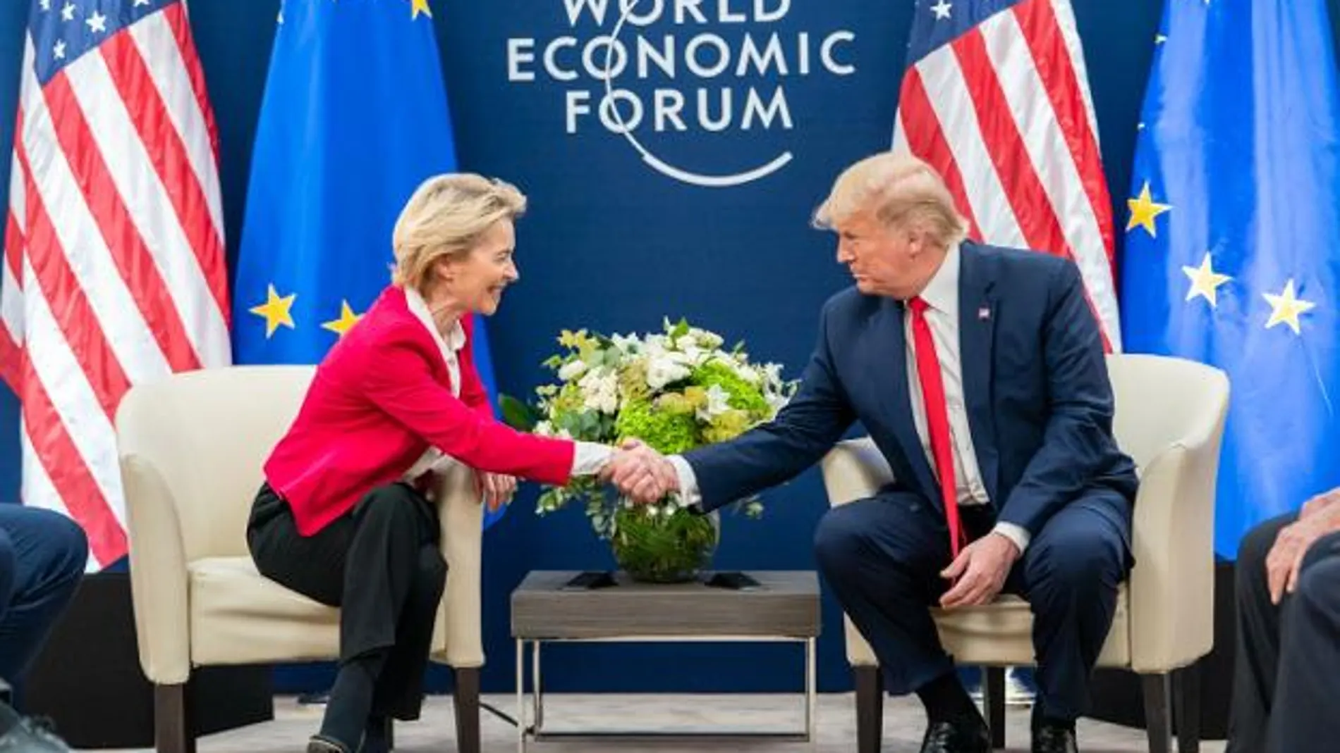 Donald Trump junto a Ursula von der Leyen