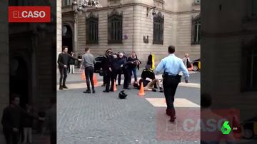 Detenido un hombre tras apuñalar a otro en plena calle de Barcelona