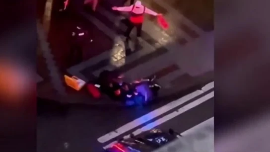 Sanitarios atendiendo a uno de los heridos durante el tiroteo en Seattle Sanitarios atendiendo a uno de los heridos durante el tiroteo en Seattle