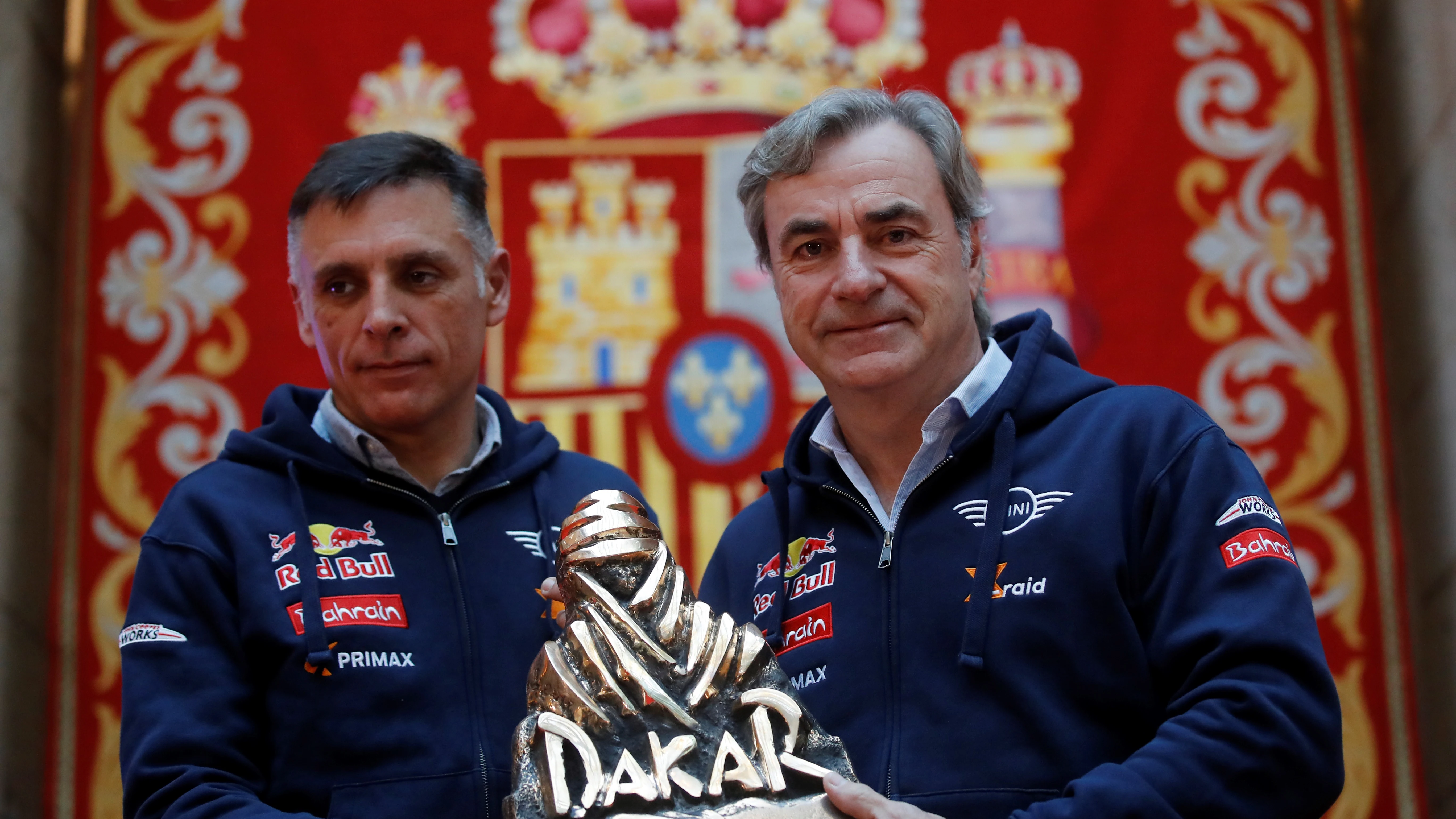 Carlos Sainz y Lucas Cruz tras ganar el Dakar 2020