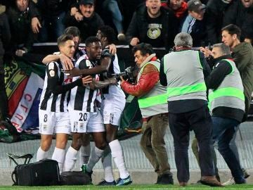 Los jugadores del Badajoz celebran un gol ante el Eibar. Los jugadores del Badajoz celebran un gol ante el Eibar.
