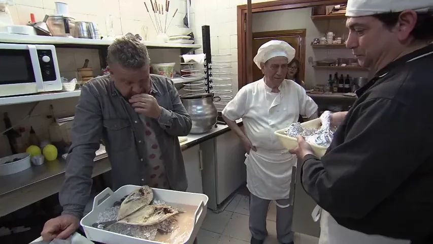 Chicote vive una de las peores experiencias de Pesadilla en la cocina por "la mierda" de comida del 'Rusiñol' 