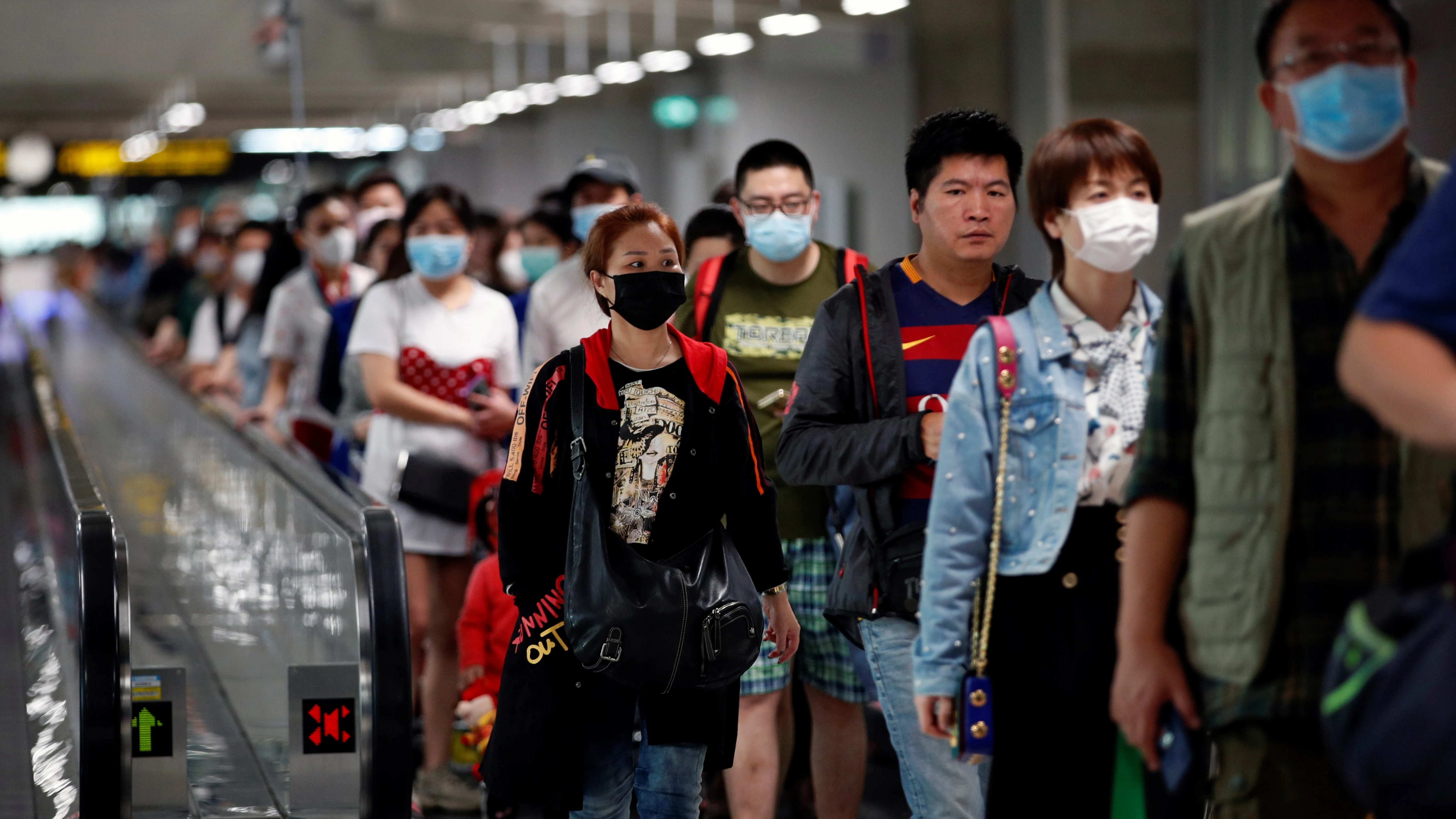 Pasajeros procedentes de vuelos internacionales, en el Aeropuerto de Suvarnabhumi, en Tailandia