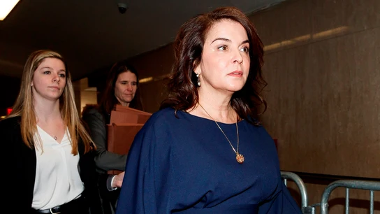 Annabella Sciorra, a la entrada del juzgado para declarar contra Harvey Weinstein Annabella Sciorra, a la entrada del juzgado para declarar contra Harvey Weinstein