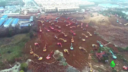 Wuhan empieza a levantar un hospital con 1.000 camas para los infectados por el coronavirus Wuhan empieza a levantar un hospital con 1.000 camas para los infectados por el coronavirus