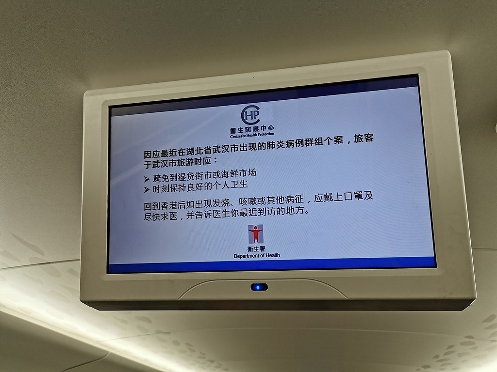Advertencias sobre cómo actuar ante posibles síntomas para los pasajeros de un avión chino
