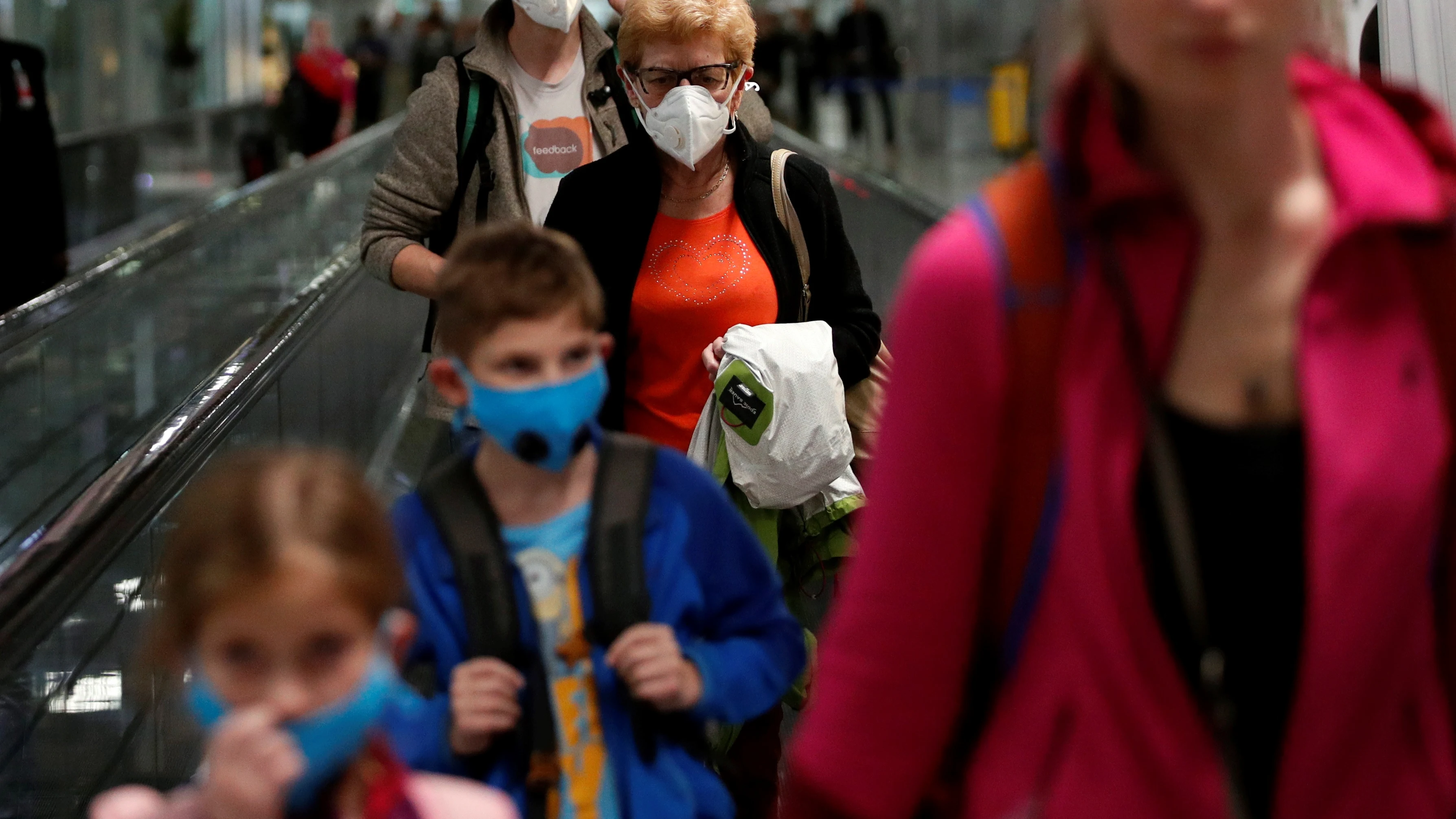 Imagen de personas con mascarillas Imagen de personas con mascarillas