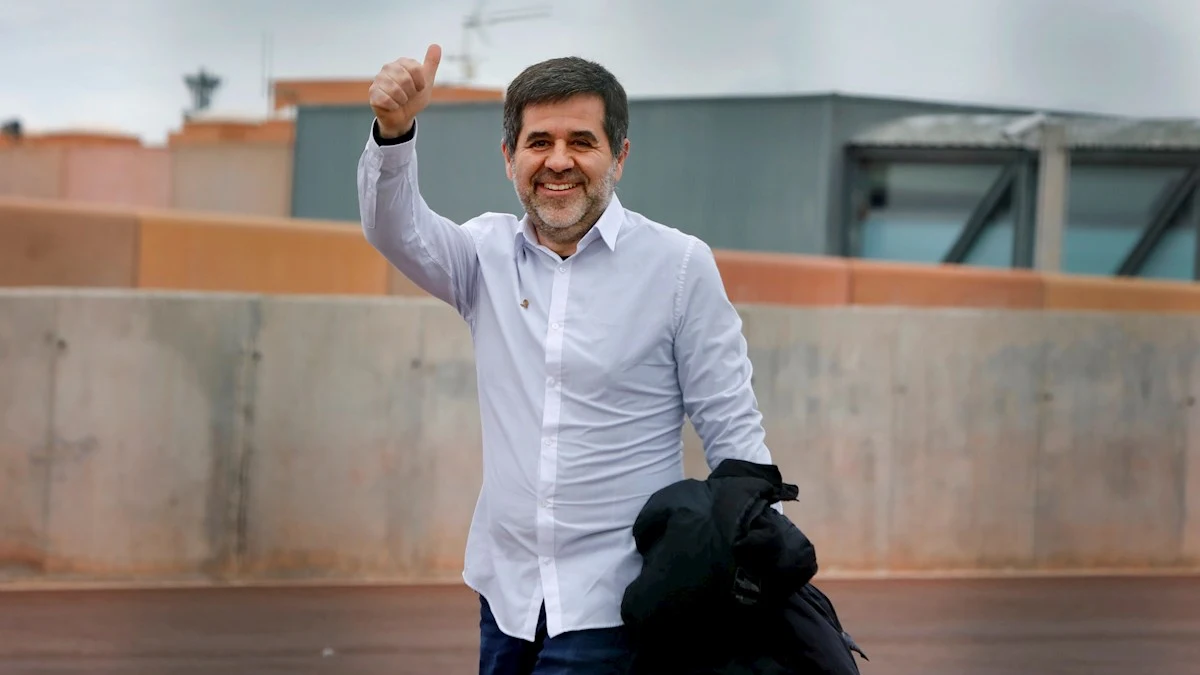 Jordi Sànchez saliendo de la prisión de Lledoners