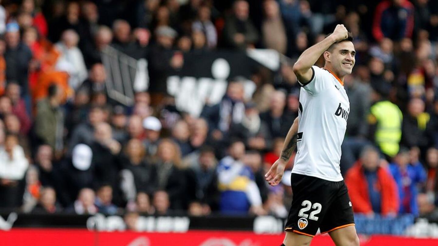 Maxi Gómez celebra su gol con el Valencia CF. 