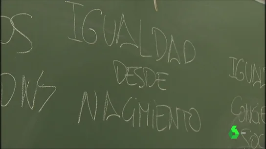 Jóvenes LGTBI desmontan el veto parental de Vox: "No me volví heterosexual por recibir charlas de educación heterosexual" Jóvenes LGTBI desmontan el veto parental de Vox: "No me volví heterosexual por recibir charlas de educación heterosexual"