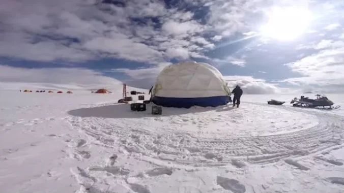 Imagen de archivo de trabajos sobre un glaciar tibetano