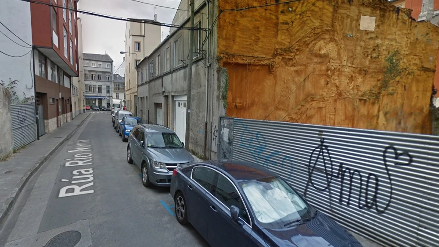 Vista general de la calle Río Neira, en Lugo, donde ocurrió el robo. Vista general de la calle Río Neira, en Lugo, donde ocurrió el robo.
