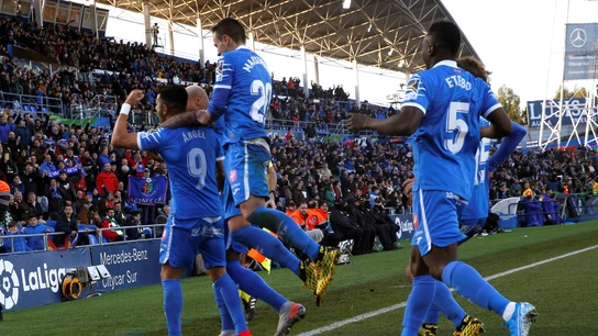 Los jugadores del Getafe celebran un gol en el Coliseum. Los jugadores del Getafe celebran un gol en el Coliseum.