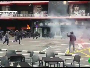 Imagen de la batalla campal en Cornellà Imagen de la batalla campal en Cornellà