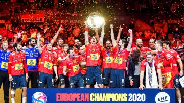 La selección española de balonmano celebra el Europeo.