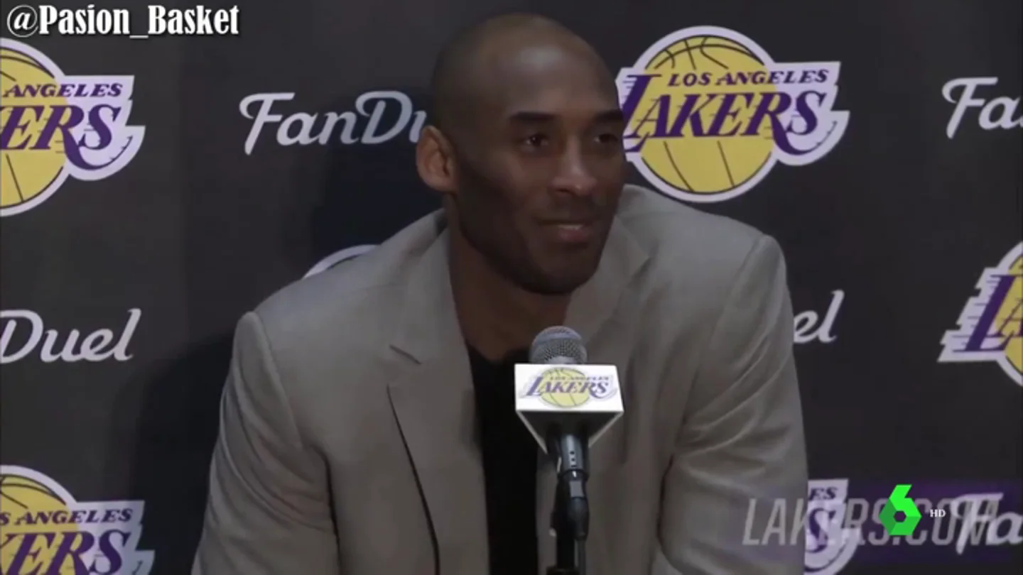 El día que Kobe Bryant hizo una rueda de prensa en español para alabar a Pau Gasol: "Es mi hermano y siempre lo será" El día que Kobe Bryant hizo una rueda de prensa en español para alabar a Pau Gasol: "Es mi hermano y siempre lo será"
