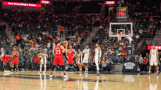 Momento del partido entre los Toronto Raptors y los San Antonio Spurs Momento del partido entre los Toronto Raptors y los San Antonio Spurs