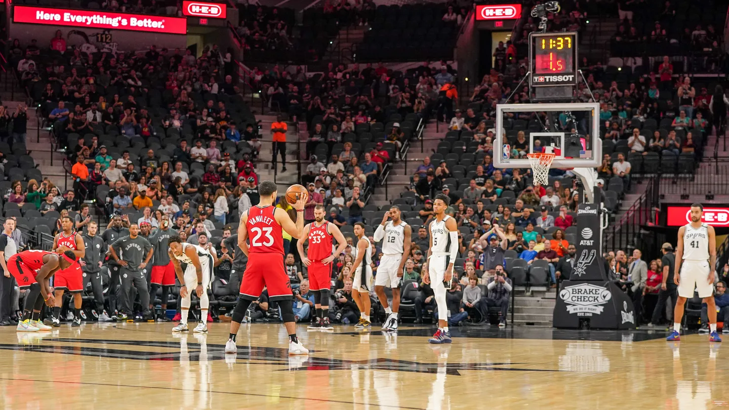 Momento del partido entre los Toronto Raptors y los San Antonio Spurs Momento del partido entre los Toronto Raptors y los San Antonio Spurs