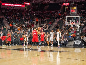 Momento del partido entre los Toronto Raptors y los San Antonio Spurs Momento del partido entre los Toronto Raptors y los San Antonio Spurs