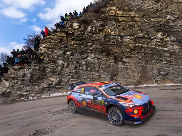 Thierry Neuville ha recortado su desventaja Thierry Neuville ha recortado su desventaja