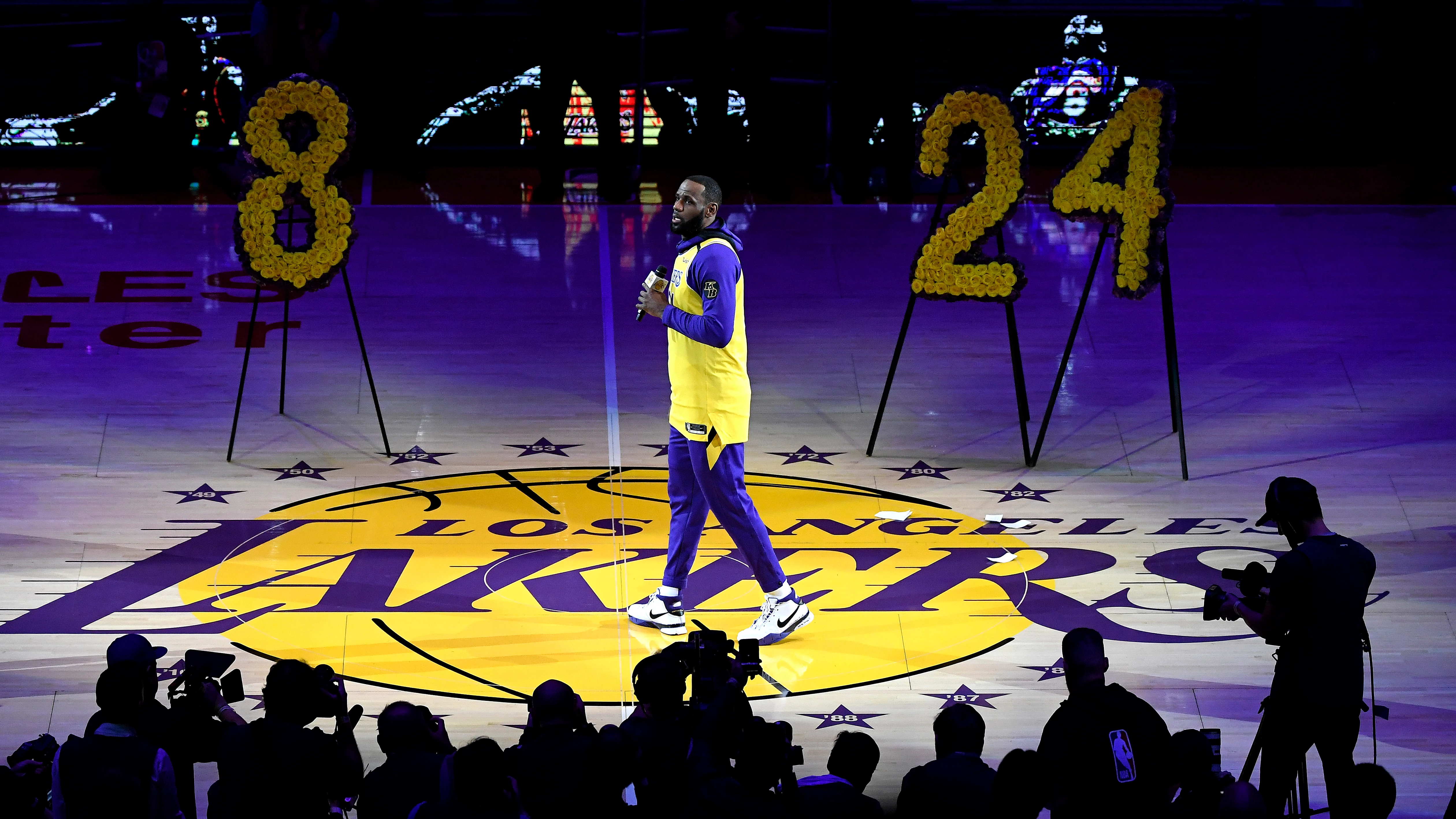 LeBron James, homenajeando a Kobe Bryant