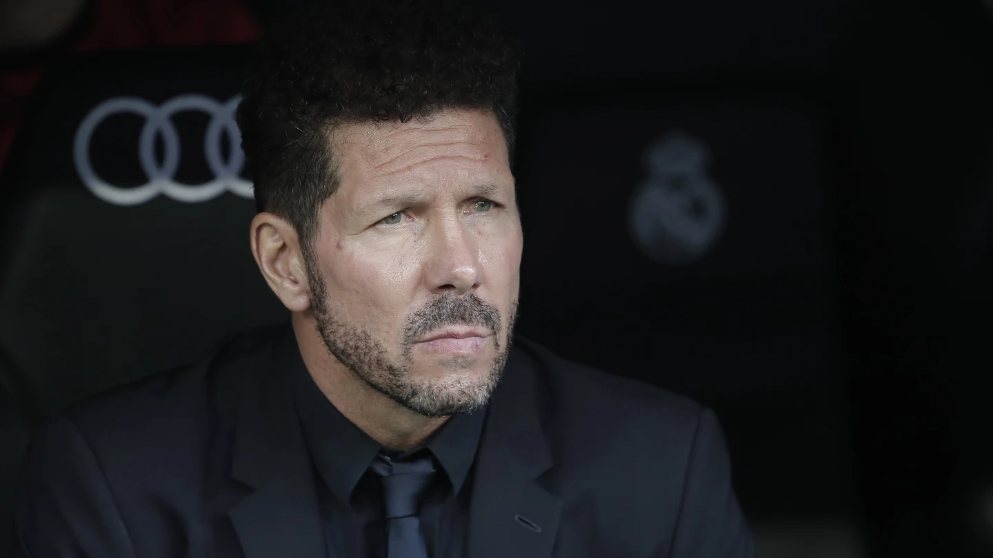 Simeone, en el banquillo del Bernabéu. Simeone, en el banquillo del Bernabéu.