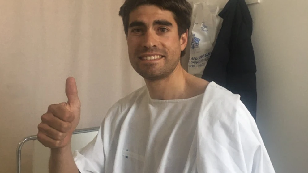 Imagen de Mikel Landa en el hospital tras ser atropellado por un turismo