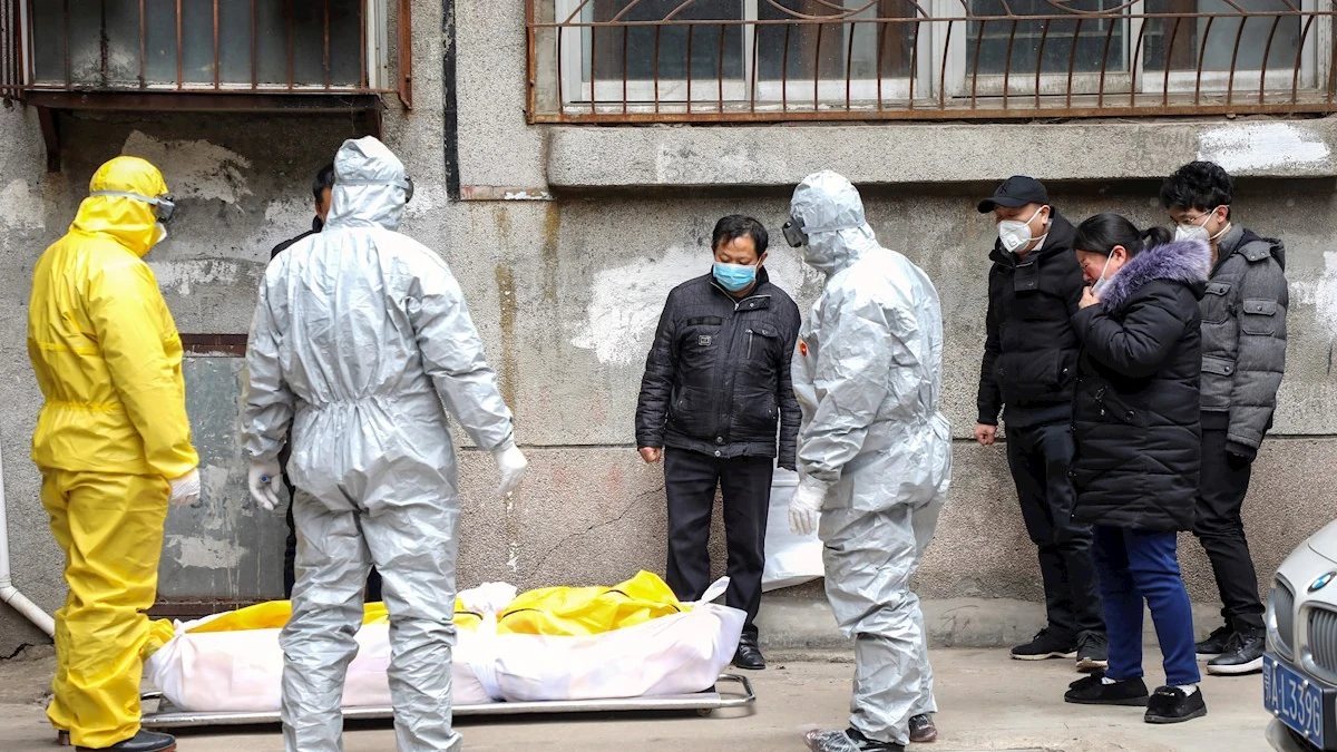 Imagen de un fallecido por coronavirus en China