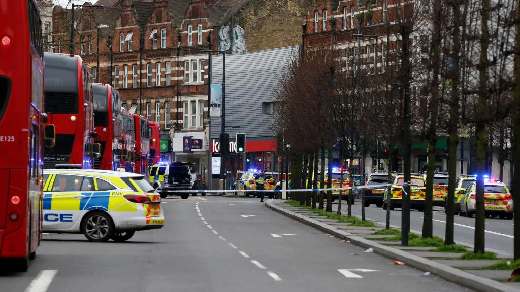 Policía británica en el barrio de Streatham (Londres)