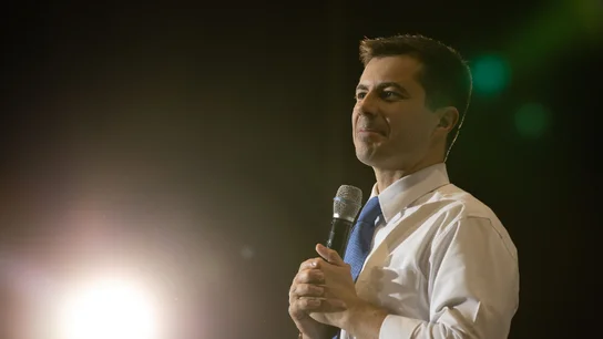Pete Buttigieg es un militar veterano de la guerra de Afganistán. Pete Buttigieg es un militar veterano de la guerra de Afganistán.