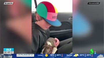 La tierna reacción de un niño al recibir el cachorro que le había comprado su padre antes de morir
