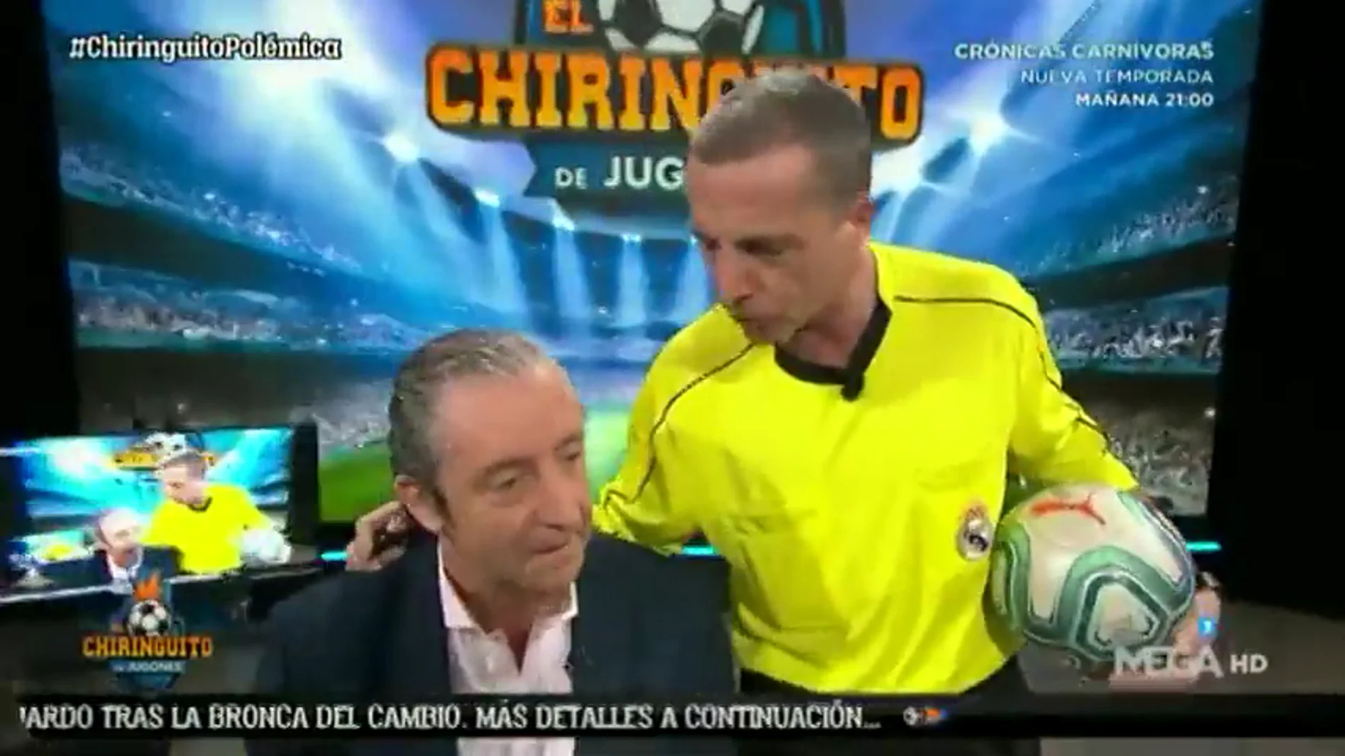 La última de Cristóbal Soria: asusta a Pedrerol y entra al plató de 'El Chiringuito' con "la camiseta del Real Madrid"
