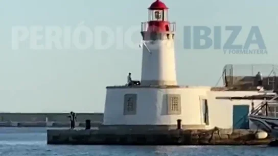 Graban a una pareja practicando sexo en Ibiza Graban a una pareja practicando sexo en Ibiza